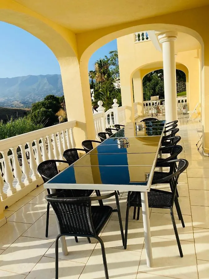 Villa Lissa Luxe 푸엔히롤라