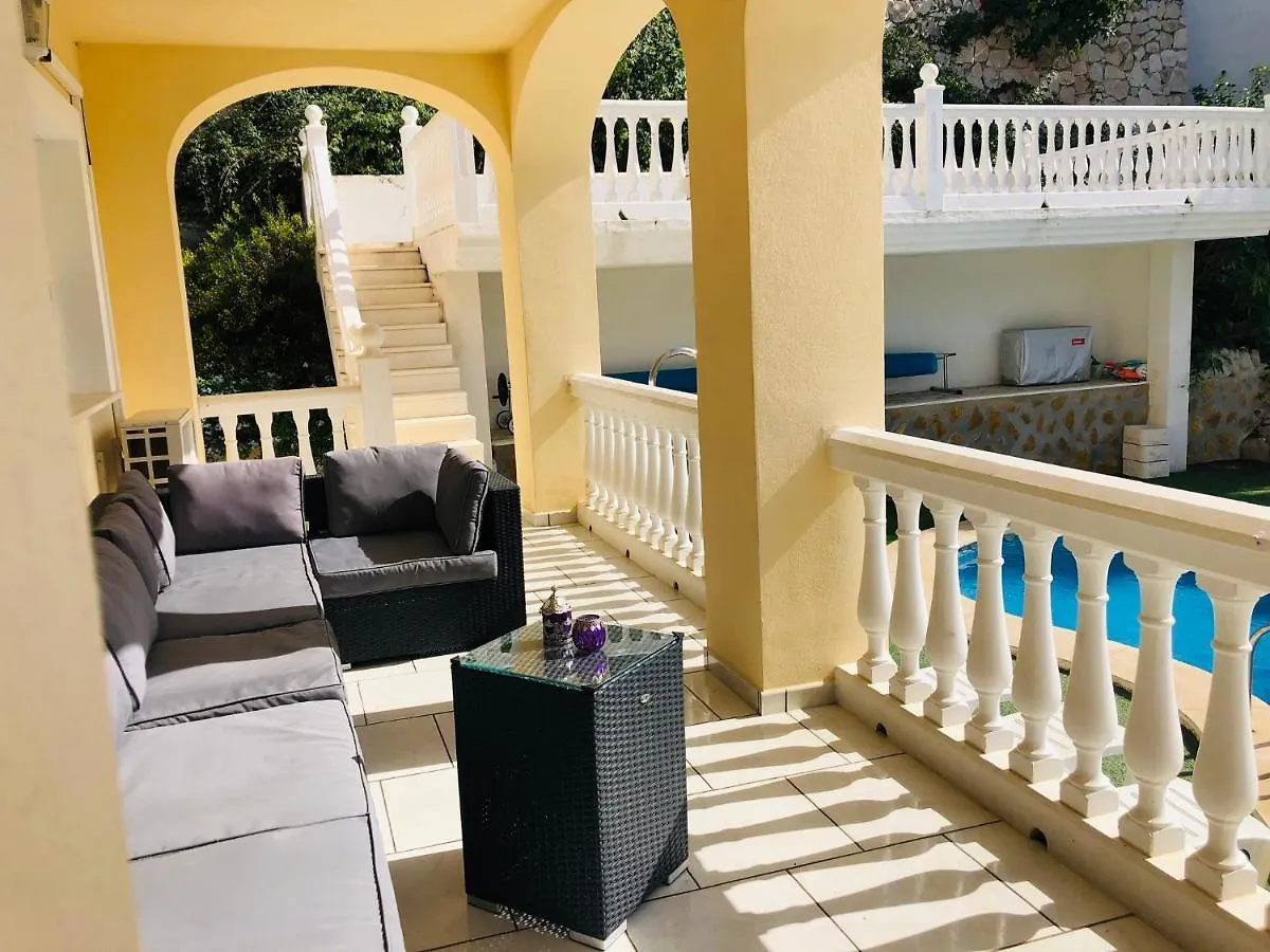 Villa Lissa Luxe 푸엔히롤라